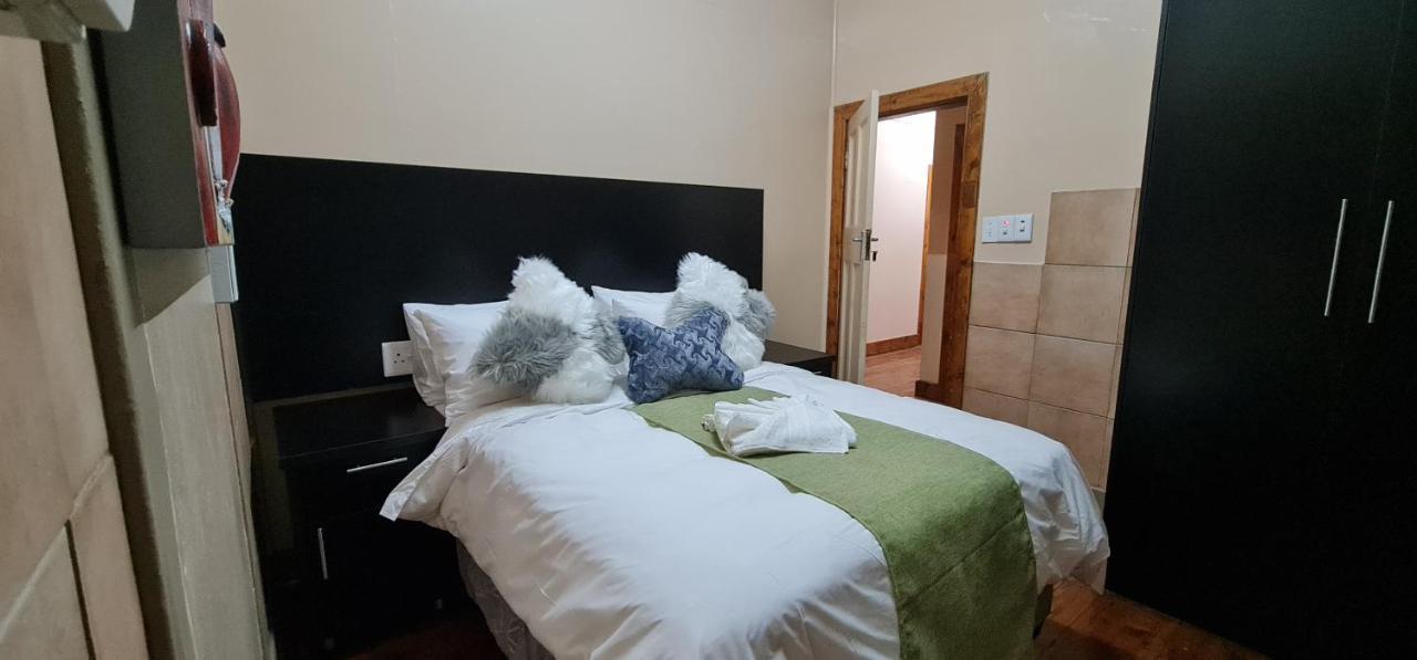 My House Guest House Pretoria-Noord Esterno foto