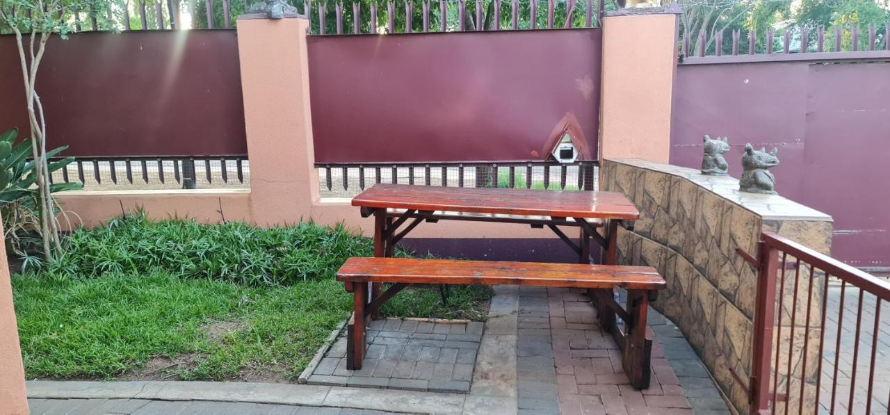 My House Guest House Pretoria-Noord Esterno foto